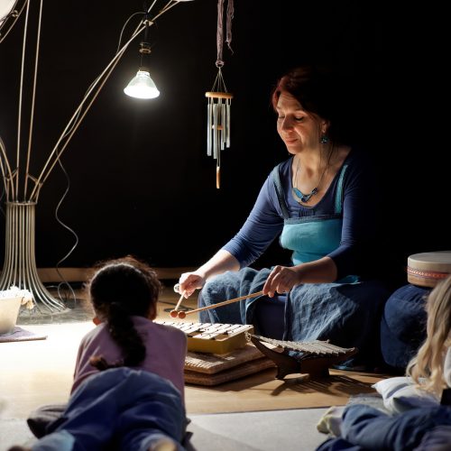 Virginie Guilluy dans son spectacle Fleuve. Photo de Philippe Rappeneau